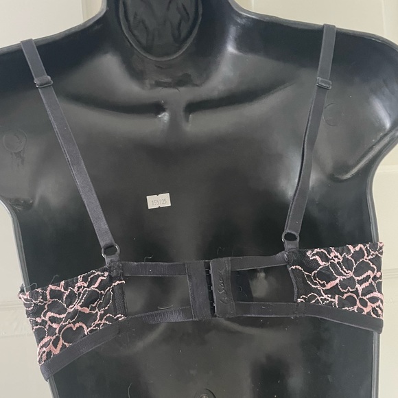 La Senza new W/tags black and pink lace bra. - Picture 2 of 3